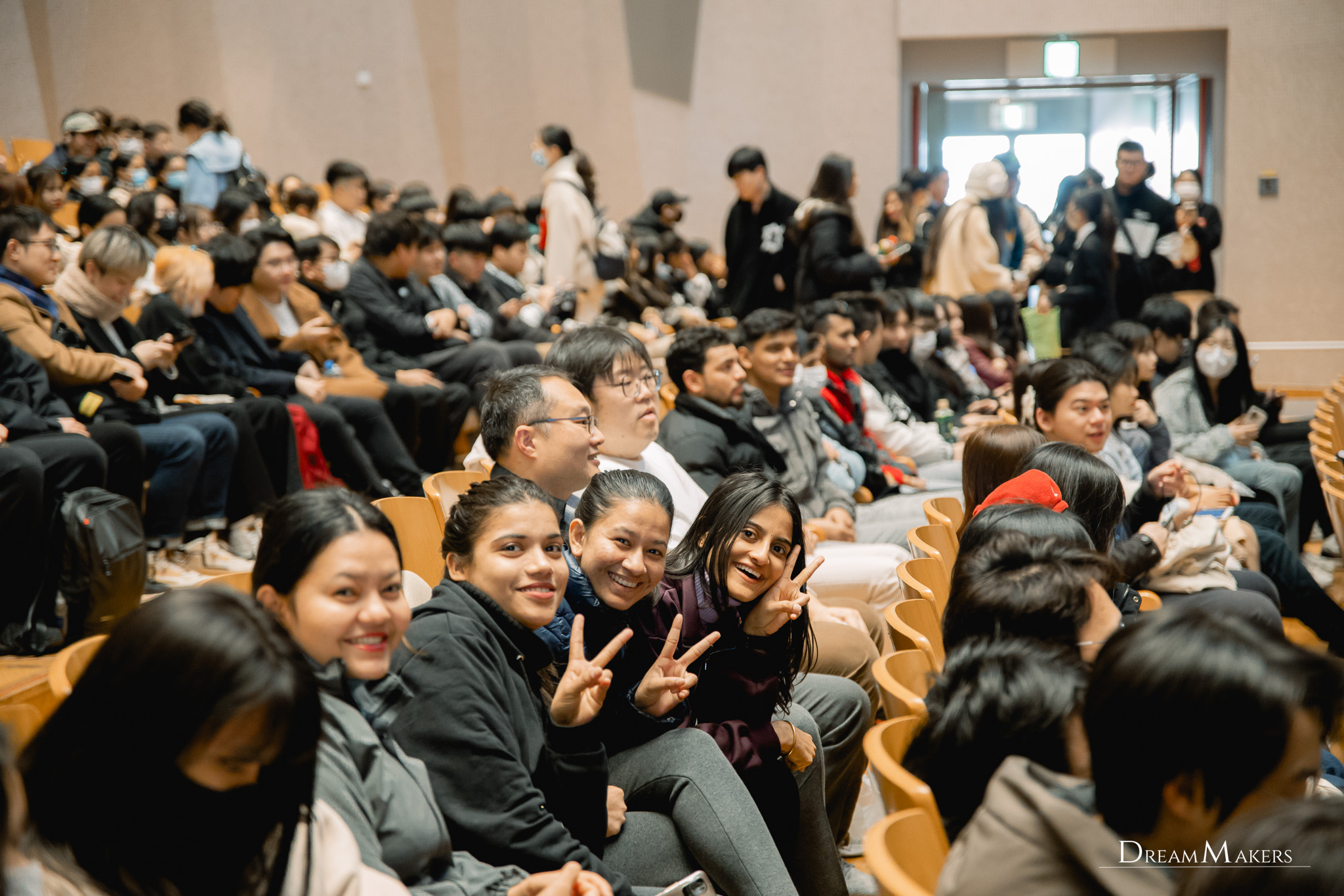 Japanese language learning in modern facilities